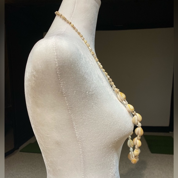 NWOT Seashell Necklace - Picture 4 of 5